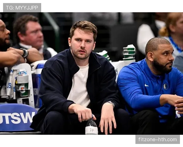 东契奇半夜开豪车到郊区，邻居还以为是明星聚会呢！